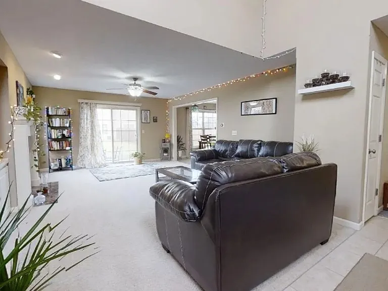 206 Gentian St — Photo 5