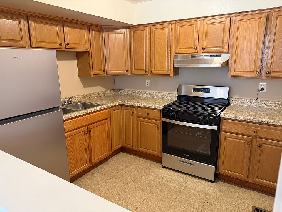1st image of 3360 Fairdale Rd Floor 1