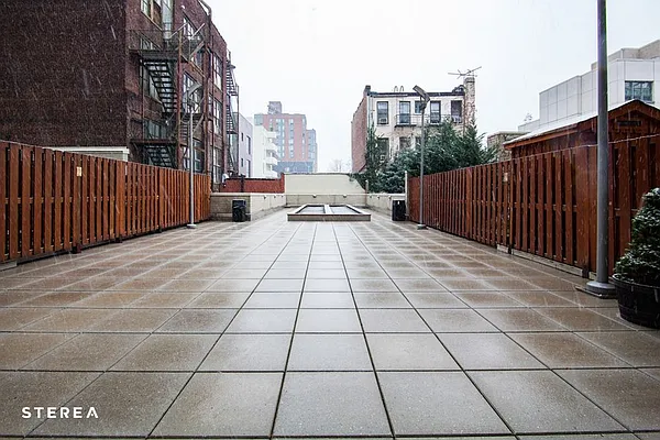 Sold by Sterea Agency | media 12