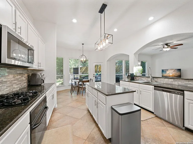 614 Cypress Trl — Photo 8