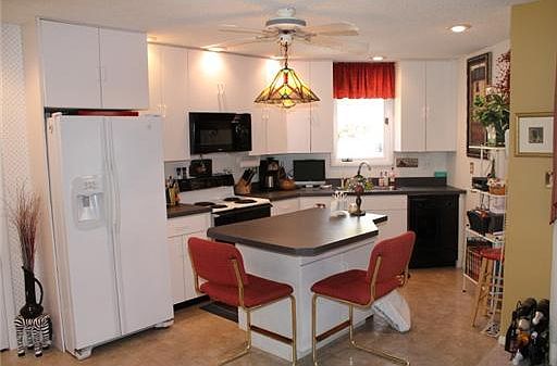 3rd image of 102 Woodshire Pl