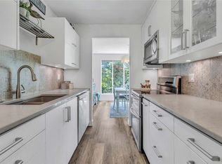 1056 Bernard Ave UNIT 216, Kelowna, BC V1Y 8L7