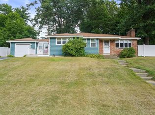 3 Tomahawk Dr, Tewksbury, MA 01876