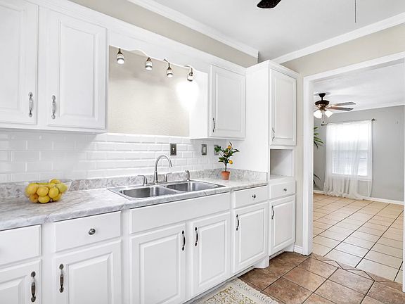 5th image of 1034 Rayburn Dr