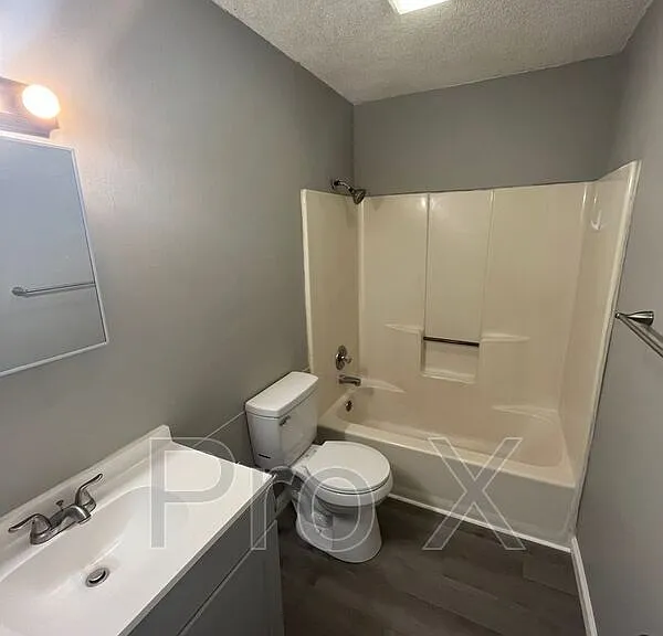 1015 S Saint Louis Ave #8 — Photo 7