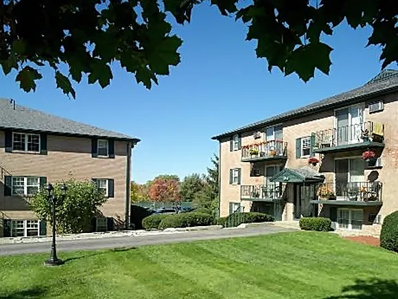 Sagamore Court — Photo 11