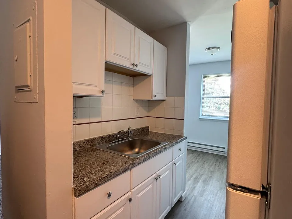 219 Hollister Ave #217