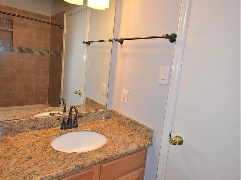 18319 Forest Dew Dr — Photo 8