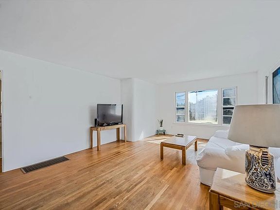 4th image of 4004 Tennyson St