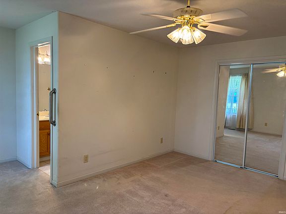3rd image of 105 Schaffer Dr
