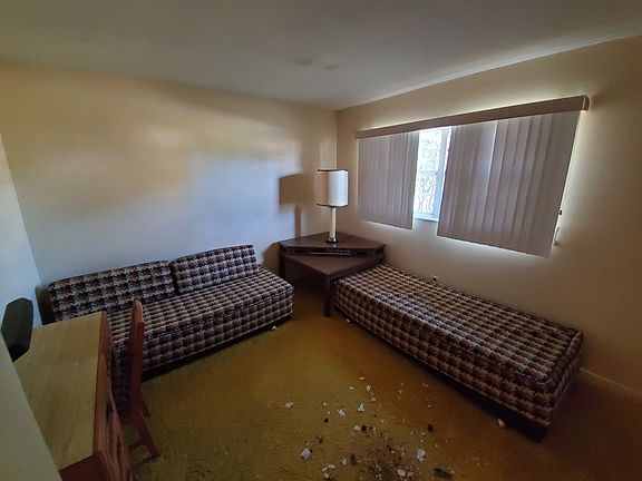 5th image of 555 Claremont Ave
