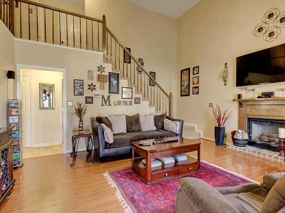 3rd image of 490 Steffi St