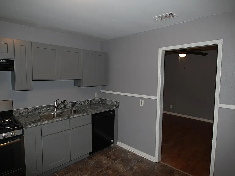 317 W I And 319 Ave #317 — Photo 3