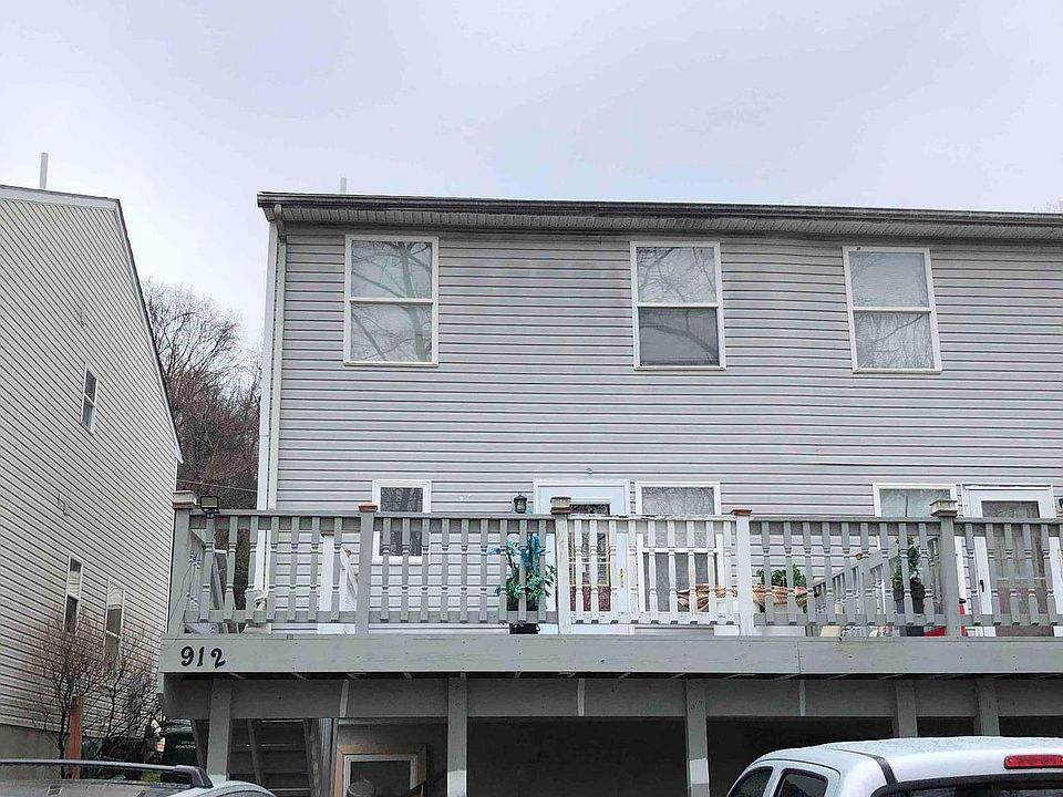 2nd image of 912 Poplar St