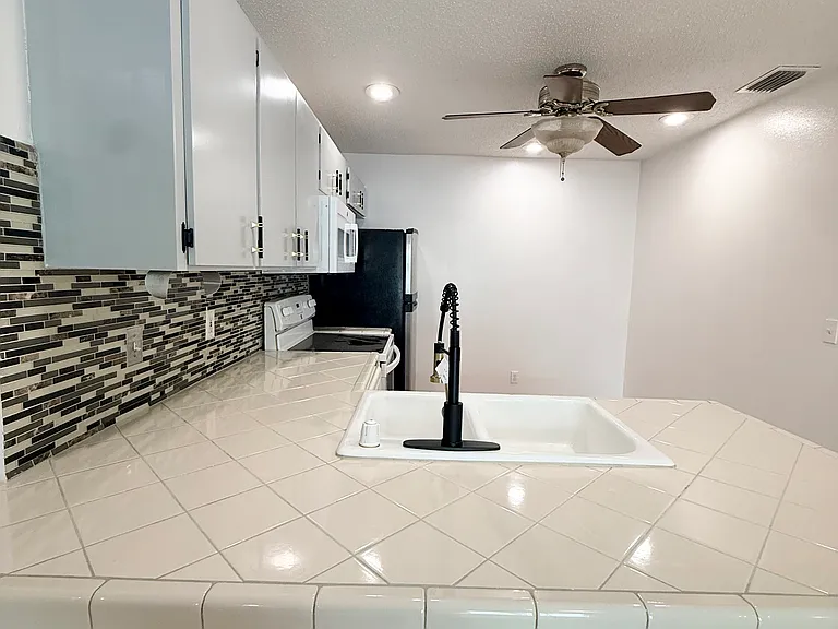 4414 Venice Dr — Photo 7