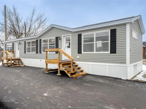 1 Linda Cres, Lakeshore, ON N8N 2P4