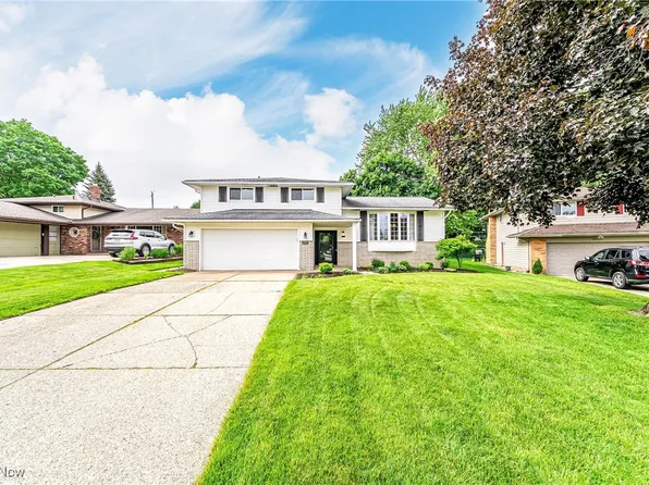 21517 Nottingham Dr, Fairview Park, OH 44126