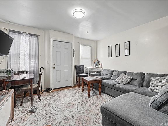 4th image of 548 S 8th Avenue