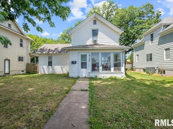 2122 N Marquette St, Davenport, IA 52804