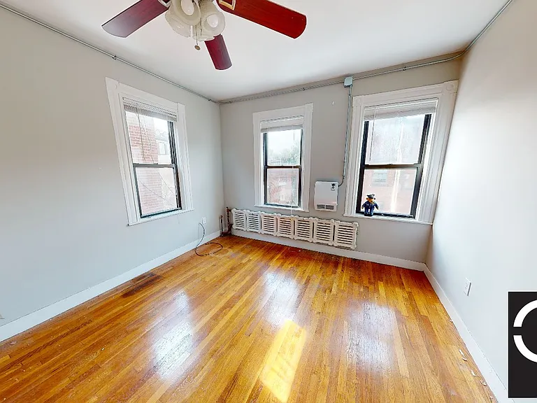 48 John F Kennedy St #15 — Photo 2