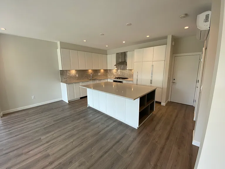 5311 Admiral Way #124 — Photo 5
