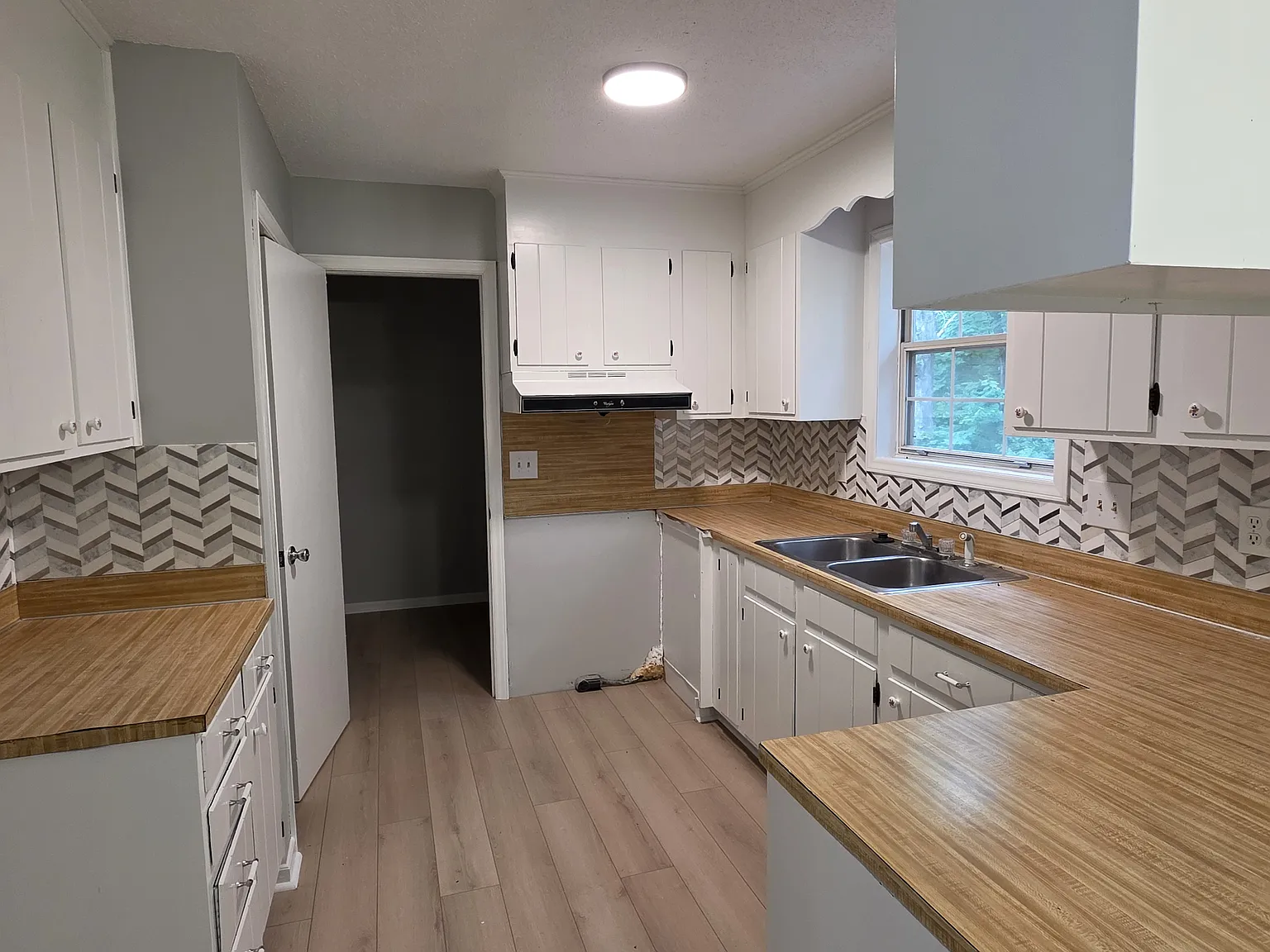 3 bed, 1285 sqft, $1,950 — Photo 4