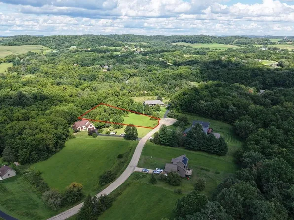 26 Butternut Ln, Galena, IL 61036