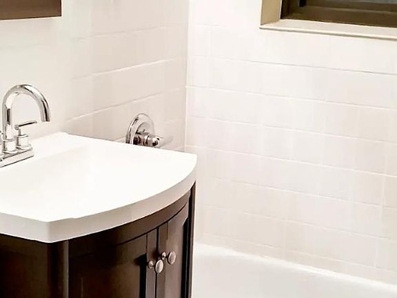 5th image of 139 Ashland Ave APT 102