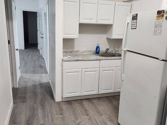 2nd image of 2039 Blackrock Ave APT 8A
