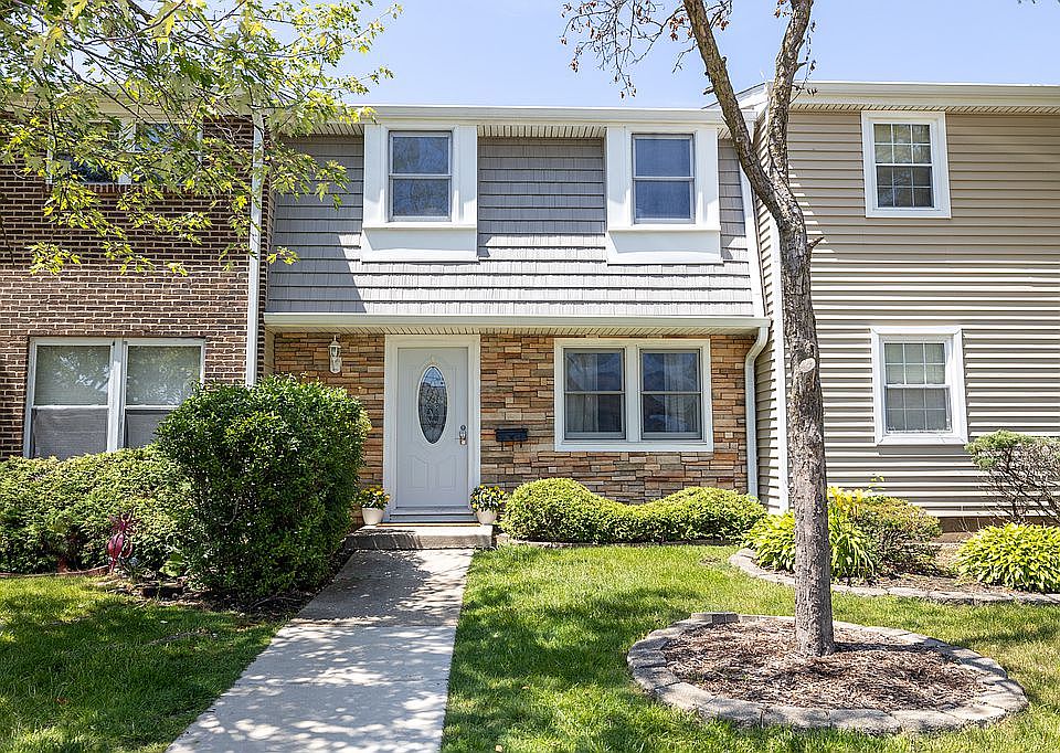 1st image of 820 Mansfield Ct
