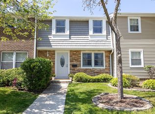 820 Mansfield Ct, Schaumburg, IL 60194