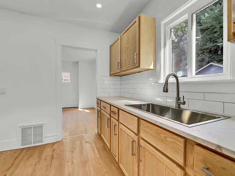 1584 Hampton Rd — Photo 16