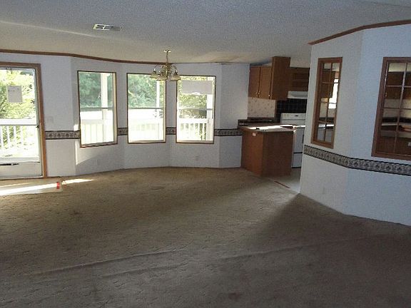 3rd image of 256 SW Whitetail Cir
