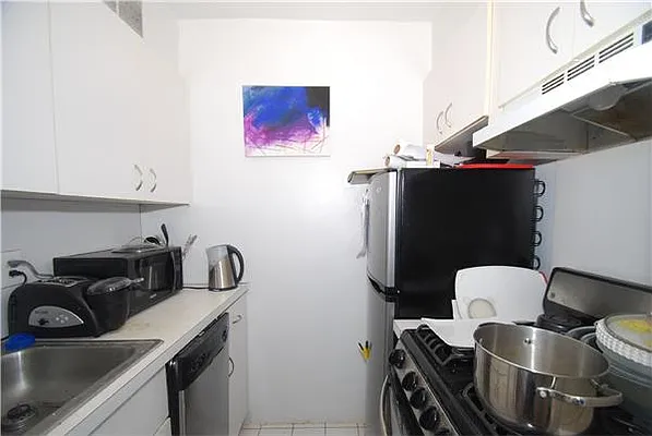 Rented by Buchbinder & Warren | media 16