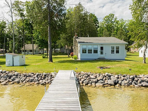 3rd image of 7172 Lakeside Dr