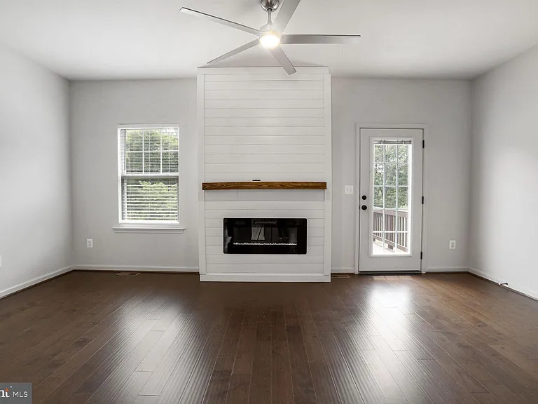 2437 Drake Ln — Photo 3