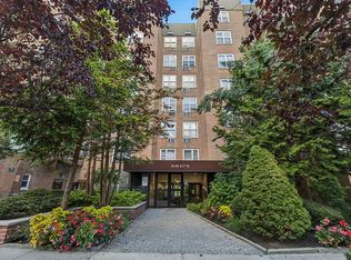 18-40 211th St #3J, Bayside, NY 11360