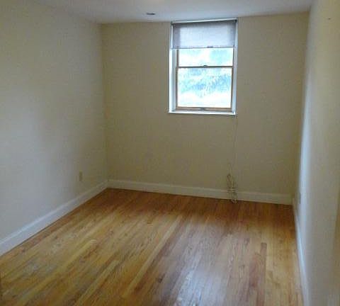 4th image of 159 Longwood Ave #1M