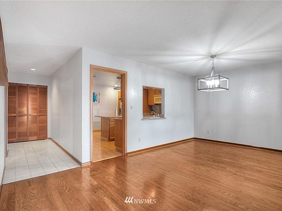 4th image of 909 N I St Unit 107