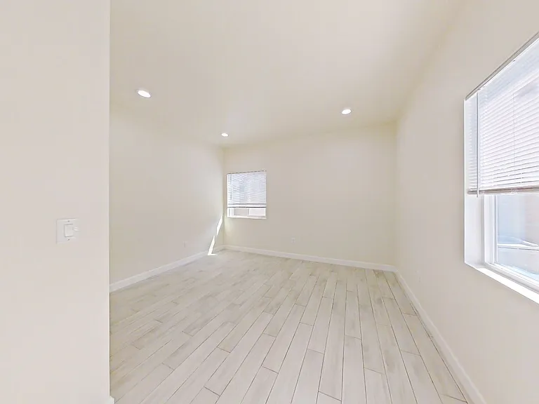 10572 Chamberlain Ave — Photo 12