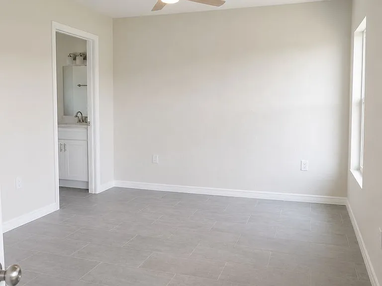 1501 NE 43rd Ter — Photo 25