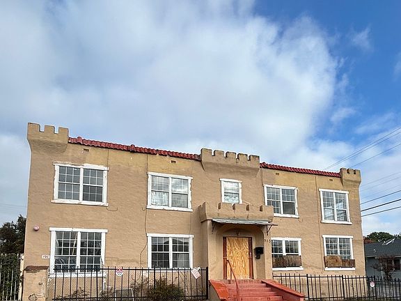 2nd image of 903 West Craig Pl
