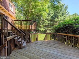 1562 Dranesville Rd, Herndon, VA 20170