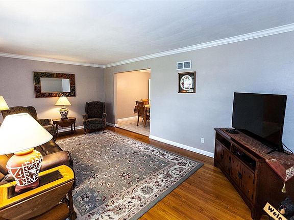 4th image of 10722 Gail Ct