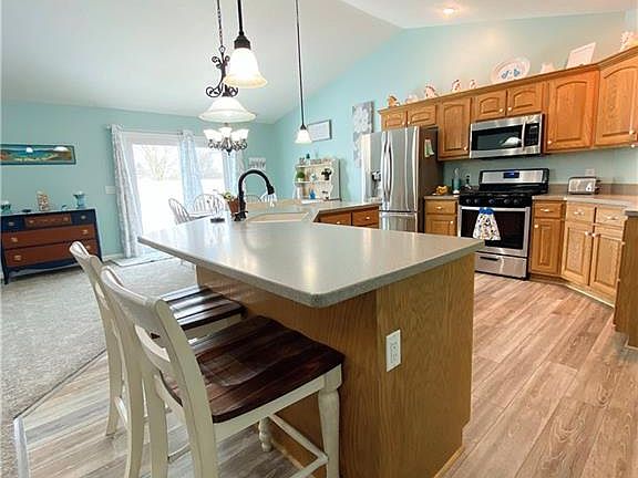 5th image of 18 Edgewood Dr