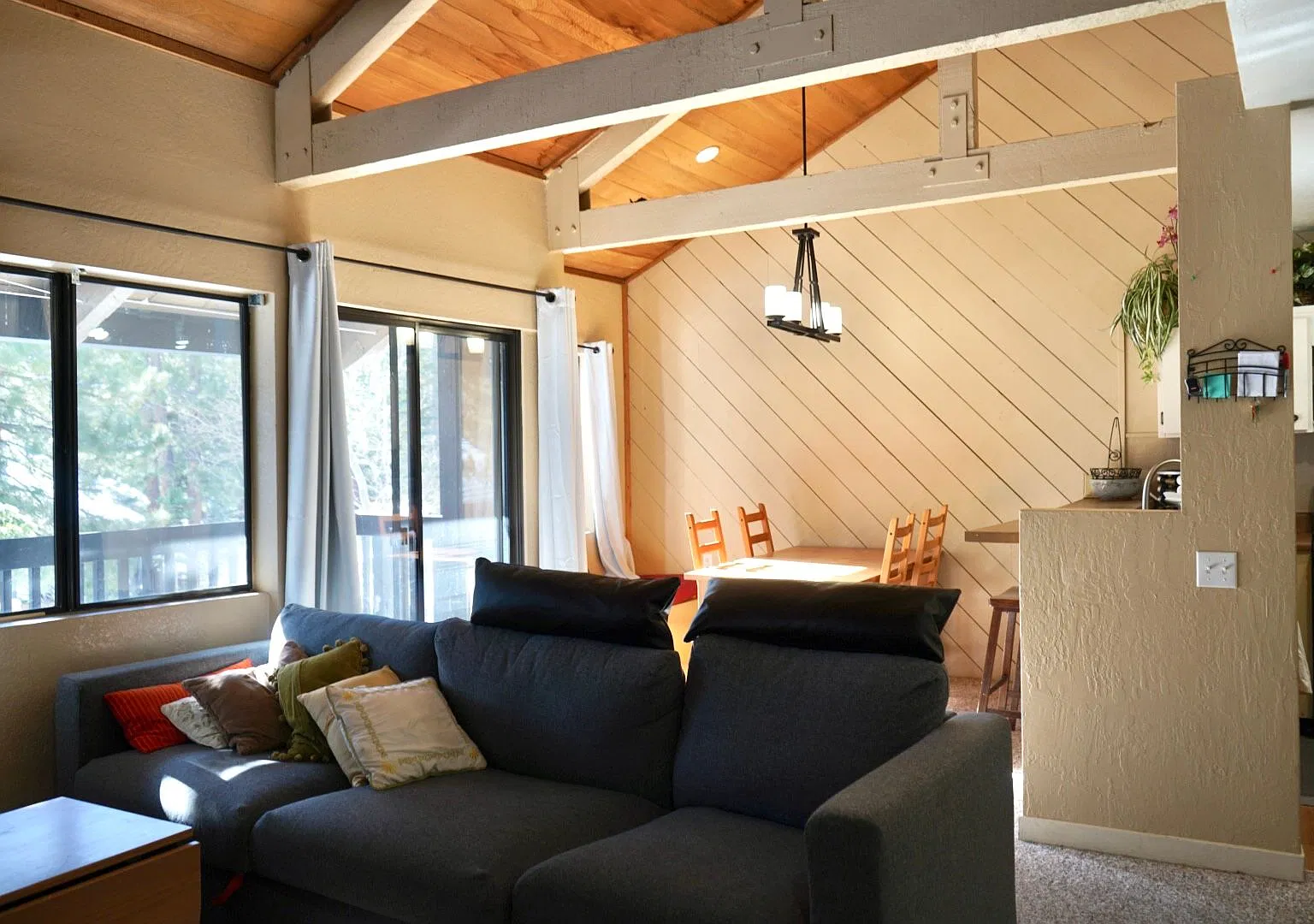 Spacious 1BD + Loft / 2BA Corner Condo | Garage, In-Unit Laundry & Near Eagle Lodge | Bigwood — Photo 3