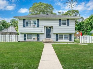 20 Kirby Ln, Ronkonkoma, NY