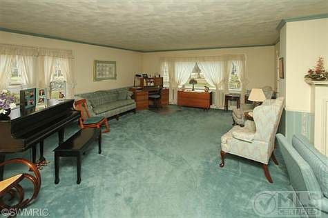 4th image of 178 Frances Dr