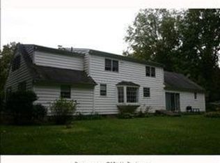 24 Litchfield Ln, New Hartford, CT 06057