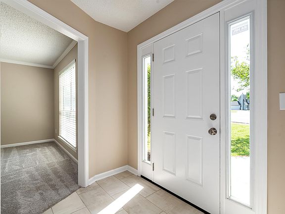 4th image of 518 Laurel Woods Trl